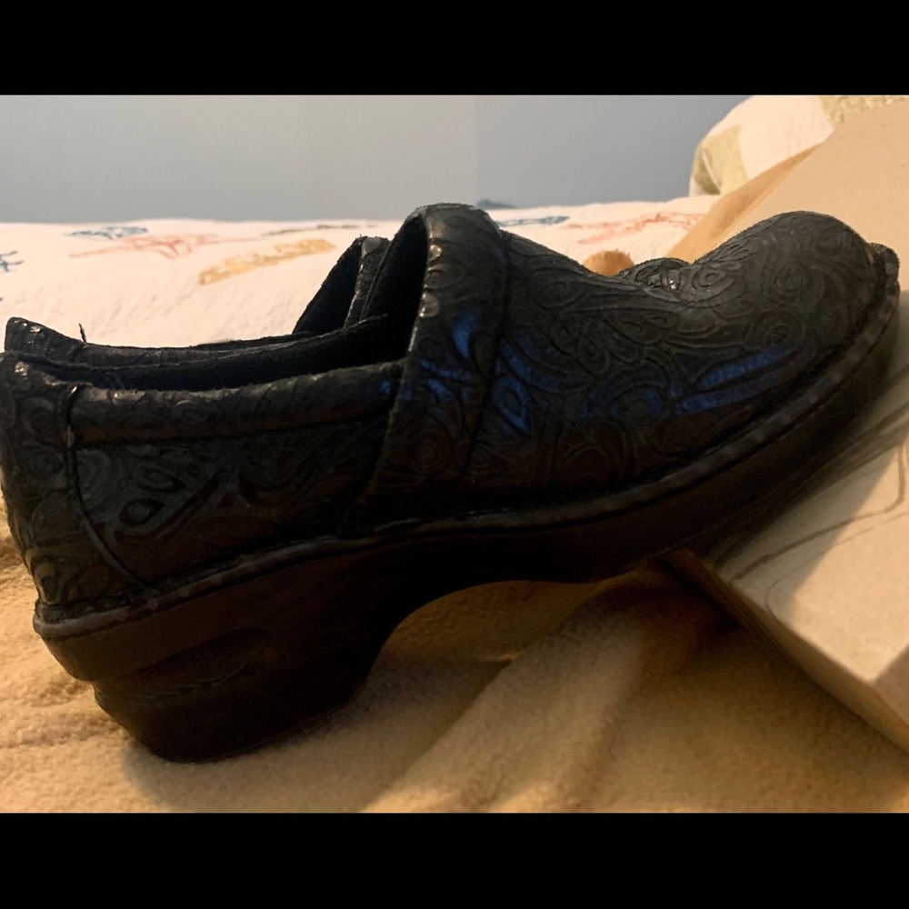 Black on black printed Boc’s